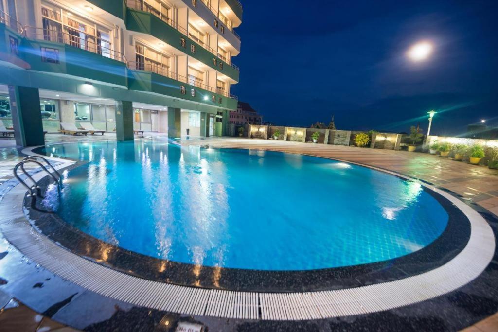 Sky Star Hotel Yangon Exterior foto